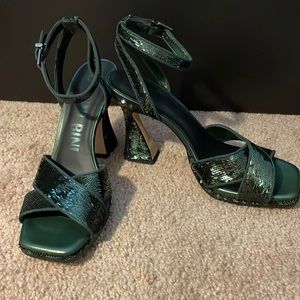 NWT Desiger sequin heels. Green. Emerald 💚